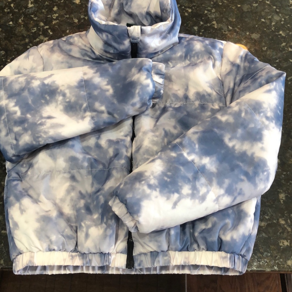 Super cute lightweight jacket. Great condition!